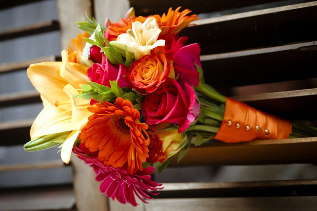 Обои картинки фото цветы, букеты, композиции, гербера, роза