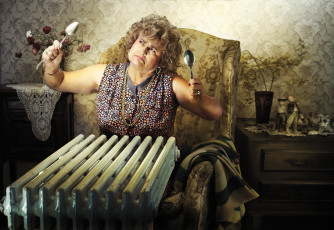 Картинка юмор приколы тётка ложки батарея