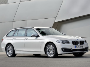 обоя автомобили, bmw, 2013г, f11, line, luxury, touring, светлый, 520d