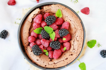 Картинка еда фрукты +ягоды пирог малина ежевика бисквит