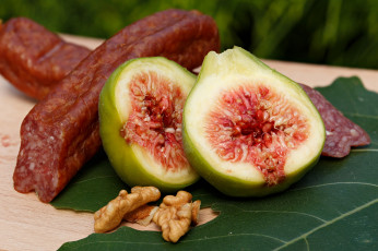 Картинка еда разное инжир колбаски орехи