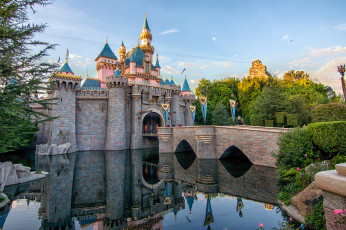 Картинка города диснейленд парк замок река