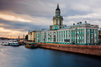 Картинка kunstkamera+in+st+petersburg города санкт-петербург +петергоф+ россия здание набережная река