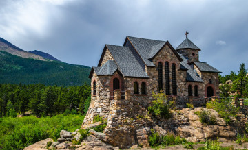 Картинка города -+католические+соборы +костелы +аббатства горы церковь