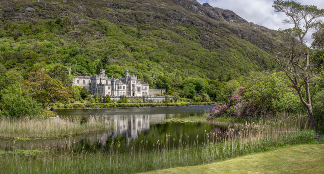 Обои картинки фото kylemore abbey, города, - пейзажи, река, лес, горы, замок