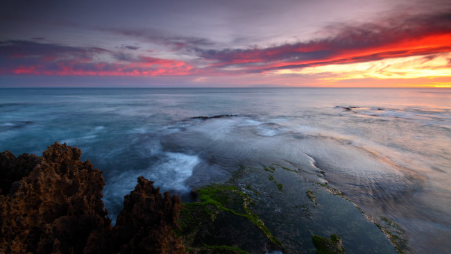 Обои картинки фото природа, восходы, закаты, тина, камни, облака, небо, берег, море, закат, вечер