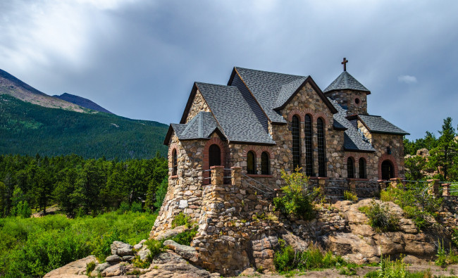 Обои картинки фото города, - католические соборы,  костелы,  аббатства, горы, церковь