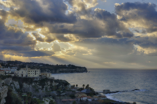 Обои картинки фото города, - пейзажи, тучи, море