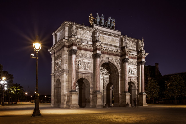 Обои картинки фото caroussel du louvres, города, - исторические,  архитектурные памятники, огни, площадь, ночь, арка