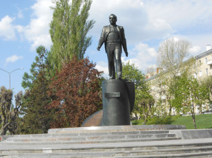 Картинка памятник+ю гагарину города -+памятники +скульптуры +арт-объекты город памятник исторические+достопримечательности культурные+достопримечательности гагарин культурные+и+исторические+достопримечательности достопримечательности космонавты космонавт