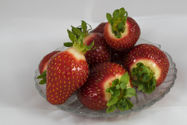 Обои картинки фото еда, клубника,  земляника, снедь