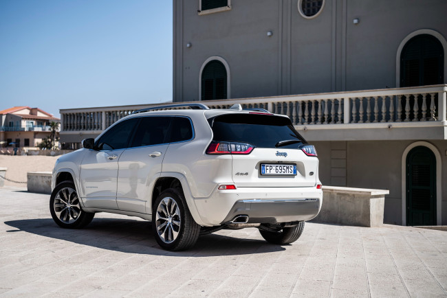 Обои картинки фото автомобили, jeep, автомобиль, фон