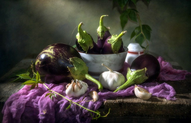 Обои картинки фото еда, овощи, баклажаны, чеснок