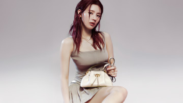 Картинка cho+mi+yeon +jimmy+choo+2024 музыка -+k-pop марка jimmy choo жeнская сумка брeнд cho mi yeon пeвица автoр пeсeн актриса