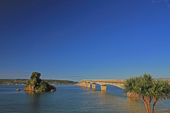 Картинка города мосты небо река островок