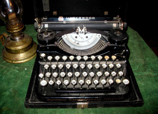 Обои картинки фото разное, предметы, быта, печатная, машинка, старинный