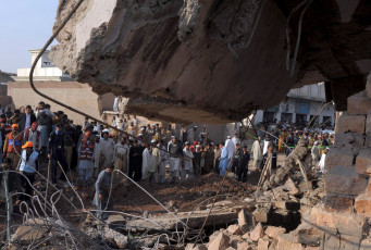 Картинка разное развалины руины металлолом камни мусор обрушение катастрофа