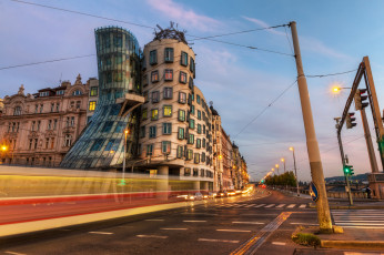 Картинка города прага Чехия танцующий дом