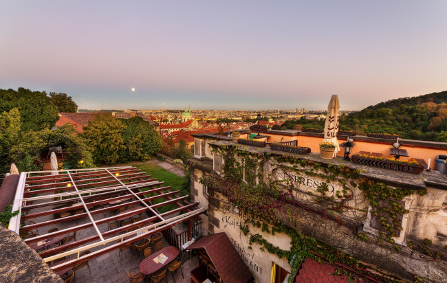 Обои картинки фото города, прага, Чехия, здания, панорама, ресторан