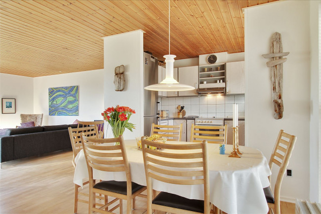 Обои картинки фото интерьер, кухня, стулья, стол