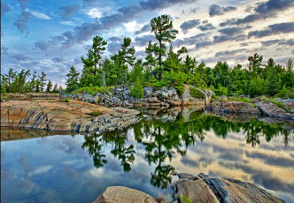 Картинка природа побережье море тучи лес камни берег