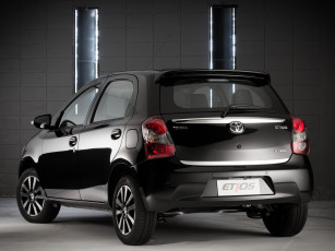 обоя автомобили, toyota, 2014г, темный, etios, platinum, hatchback