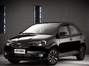обоя автомобили, toyota, hatchback, 2014г, etios, platinum, темный