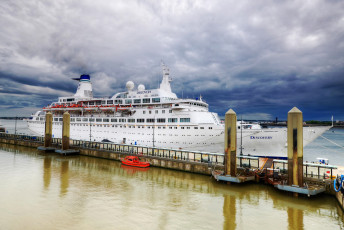 Картинка mv+discovery корабли лайнеры лайнер причал порт