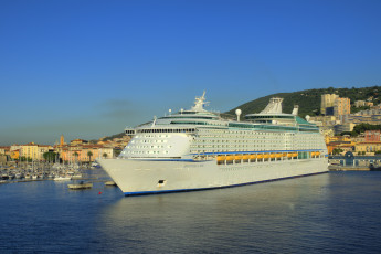 Картинка seas+in+ajaccio +corsica корабли лайнеры лайнер причал порт