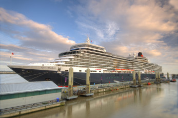 Картинка queen+elizabeth+in+liverpool корабли лайнеры лайнер причал порт