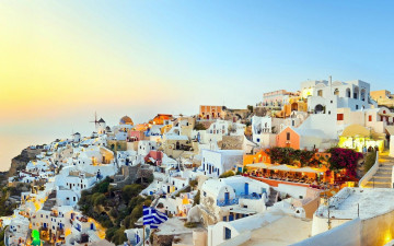 Картинка города санторини+ греция дома санторини небо горы поселок здания флаги лестницы