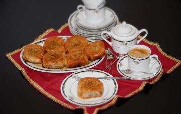 Картинка еда натюрморт выпечка пирожки тарелки чашки кофе