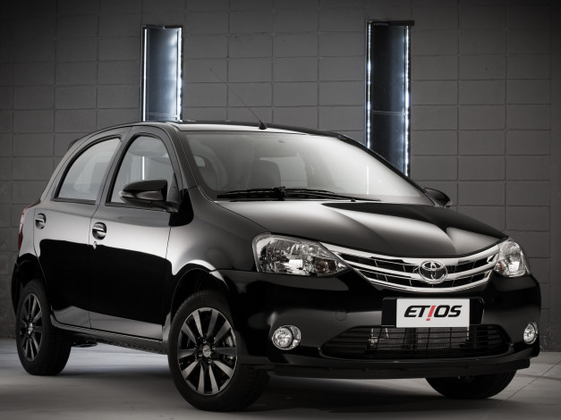 Обои картинки фото автомобили, toyota, etios, platinum, hatchback, 2014г, темный