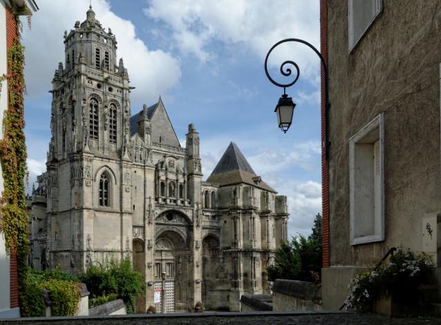 Обои картинки фото города, замки франции, замок, проулок