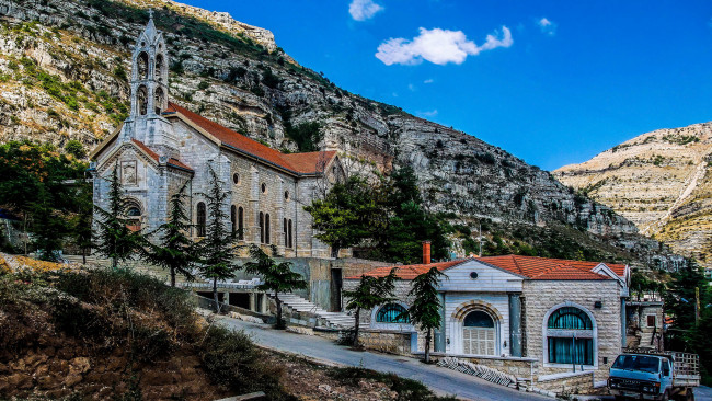 Обои картинки фото akoura church,  lebanon, города, - католические соборы,  костелы,  аббатства, храм, горы