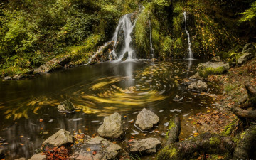 Картинка природа водопады водопад камни деревья