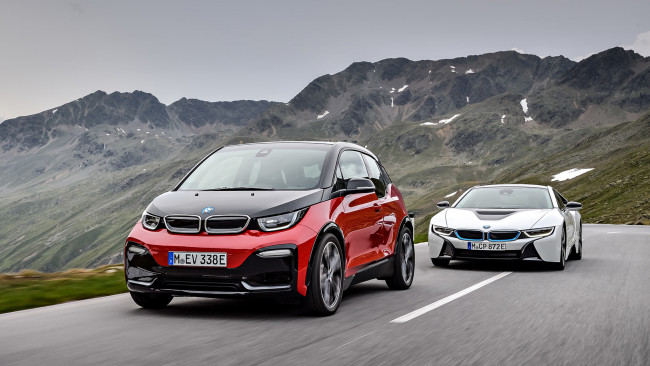 Обои картинки фото bmw i3s and i8 2018, автомобили, bmw, 2018, i8, i3s