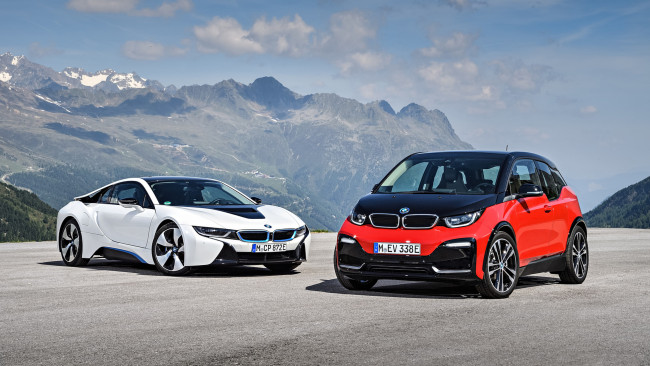 Обои картинки фото bmw i3s and i8 2018, автомобили, bmw, 2018, i8, i3s