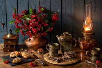 Картинка еда натюрморт кофемолка ягоды пирожные лампа