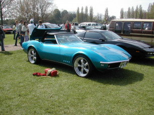 Картинка автомобили выставки уличные фото