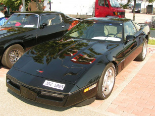 Картинка автомобили выставки уличные фото