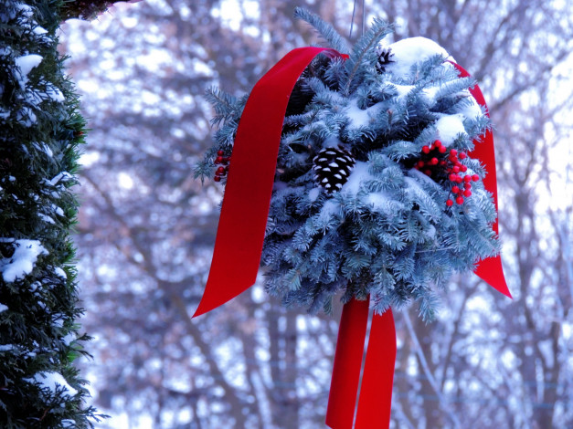 Обои картинки фото праздничные, украшения, лента, шишки