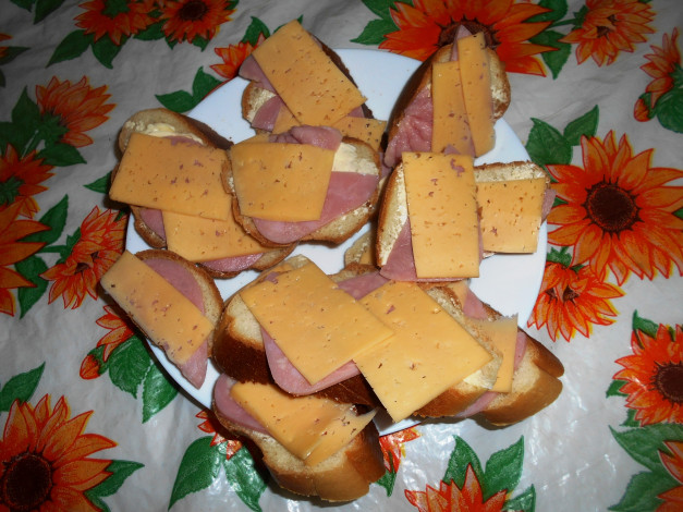 Обои картинки фото еда, бутерброды,  гамбургеры,  канапе, колбаса, сыр, хлеб