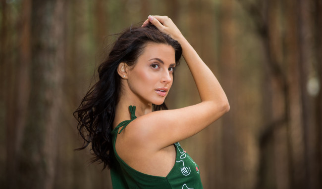 Обои картинки фото jasmine jazz, девушки, jasmine, jazz, поза, девушка, модель, брюнетка, красотка, взгляд