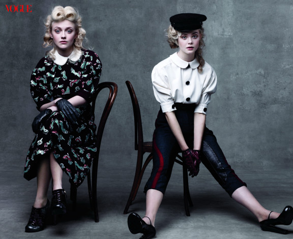 Обои картинки фото девушки, dakota fanning, актриса, блондинка, образы, платье, перчатки, казачок