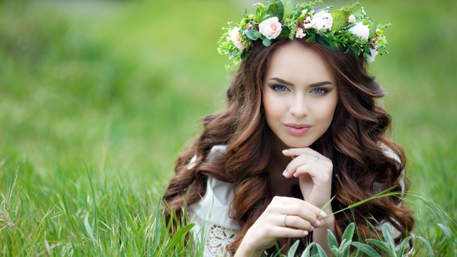 Обои картинки фото девушки, - брюнетки,  шатенки, венок