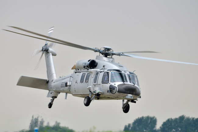 Обои картинки фото авиация, вертолёты, военный, ввс, ноак, z20, военная, машина, полет, вид, спереди