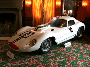 Картинка maserati 151 coupe автомобили выставки уличные фото