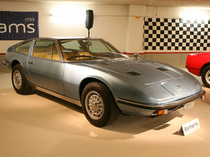 Картинка maserati indy автомобили выставки уличные фото