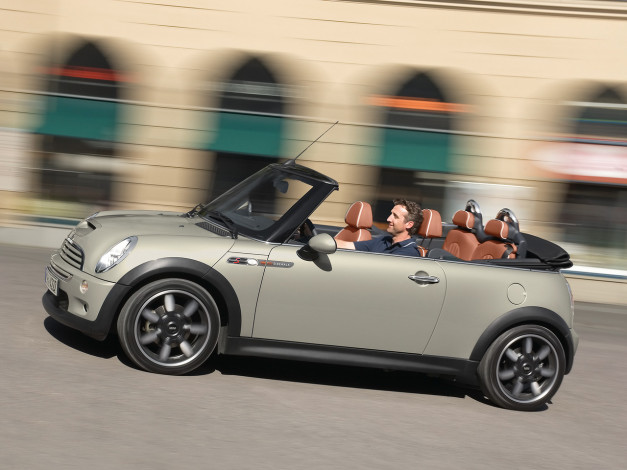 Обои картинки фото 2007, mini, convertible, sidewalk, автомобили